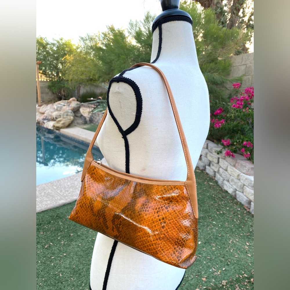 Vintage 90s/Y2K orange genuine patent leather shoulder baguette bag - Picture 4 of 10